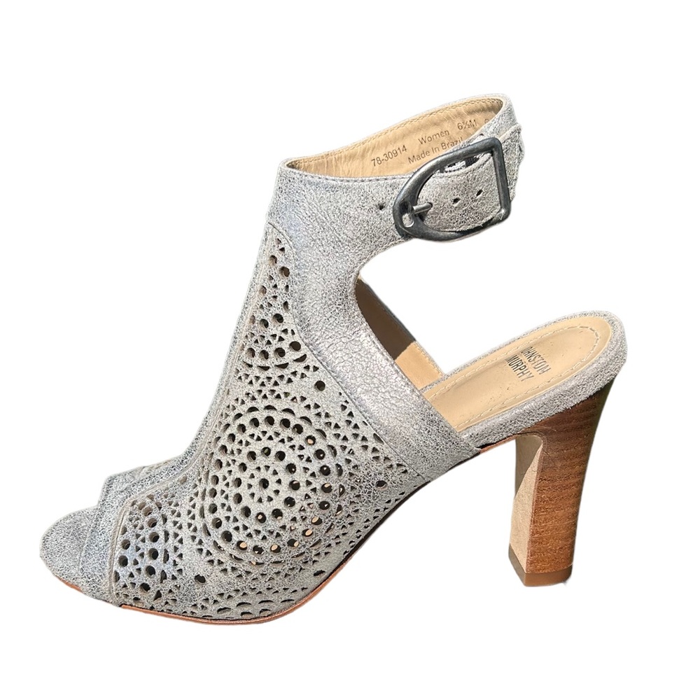 JOHNSTON & MURPHY- Metallic Laser Cut Leather Heels-Size 6.5